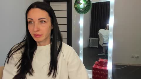 Snapshot of nikamiles chatting on December 2024 06:03:02 PM Nika online show from December 2024 06:03:02 PM