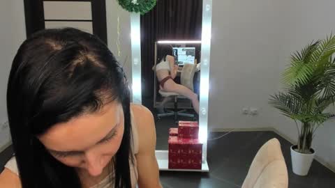 Snapshot of nikamiles chatting on December 2024 08:04:01 PM Nika online show from December 2024 08:04:01 PM