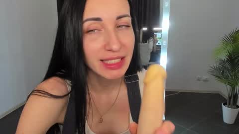 Snapshot of nikamiles chatting on December 2024 08:03:02 PM Nika online show from December 2024 08:03:02 PM