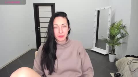 Snapshot of nikamiles chatting on February 2025 04:42:02 PM Nika online show from February 2025 04:42:02 PM