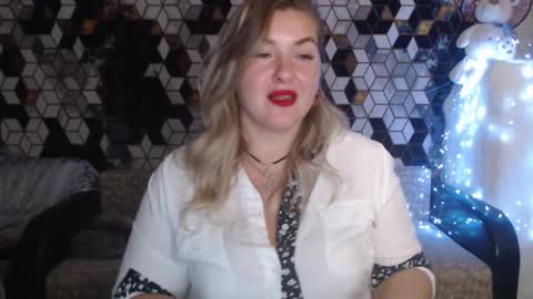 Nika online show from November 2025 08:51:01 PM