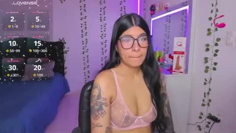 Snapshot of nikibryce_ chatting on June 2026 05:11:02 PM Niki online show from June 2026 05:11:02 PM
