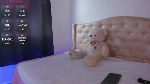 Snapshot of nikiibrooks chatting on May 2026 02:13:02 PM Niikii online show from May 2026 02:13:02 PM