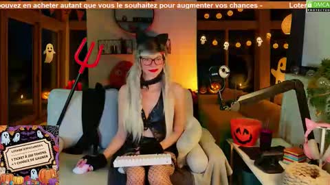 Kitty Chatte online show from October 2025 08:42:01 PM
