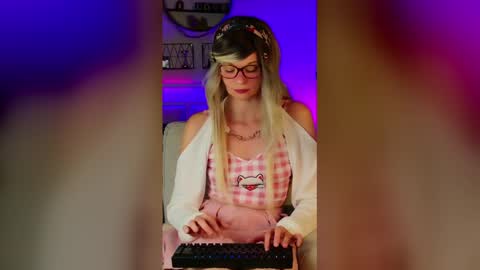 Kitty Chatte online show from June 2026 07:14:01 PM