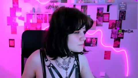 Snapshot of nikki_kiss_ chatting on April 2026 01:41:02 PM nikki_kiss_ online show from April 2026 01:41:02 PM