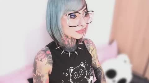 Snapshot of nikkiramone chatting on October 2025 10:18:01 PM Nikki Ramone online show from October 2025 10:18:01 PM