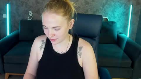 nikkyreyyy online show from May 2026 01:06:01 PM