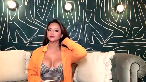 Snapshot of nikkysnoww chatting on November 2025 05:18:01 AM Nikki online show from November 2025 05:18:01 AM