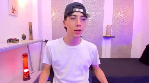    online show from December 2025 04:06:01 AM