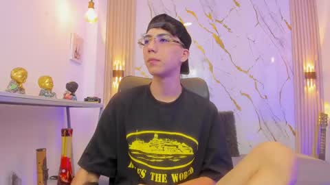 Snapshot of nikolay_gregori chatting on April 2026 04:04:01 AM online show from April 2026 04:04:01 AM