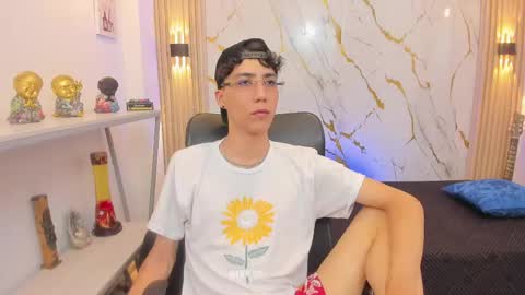 Snapshot of nikolay_gregori chatting on May 2026 04:32:01 AM online show from May 2026 04:32:01 AM