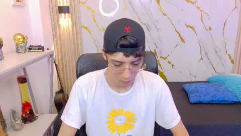 Snapshot of nikolay_gregori chatting on June 2026 04:23:01 AM online show from June 2026 04:23:01 AM