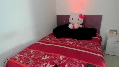 Nikole online show from November 2025 05:21:02 AM