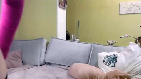 Nikol online show from December 2025 08:25:01 PM