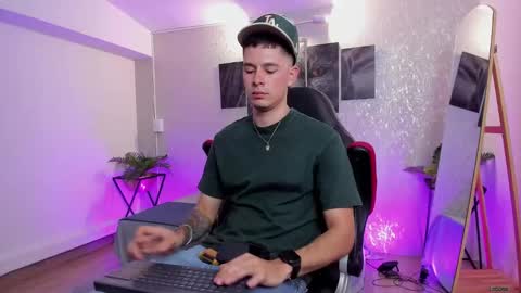 Snapshot of nils_saint chatting on October 2025 02:44:01 AM Nils online show from October 2025 02:44:01 AM