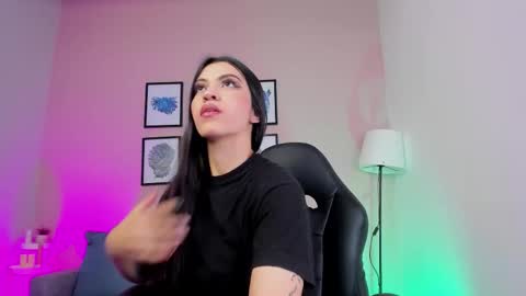 Nina online show from December 2025 10:48:01 PM