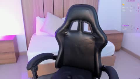 N I N A online show from April 2026 02:39:01 AM