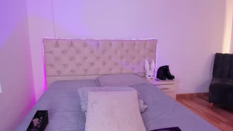 Nina Fox  online show from March 2026 05:23:02 PM