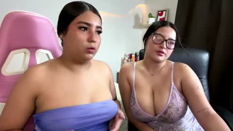 Snapshot of ninablooms01 chatting on June 2026 09:35:01 PM Nina online show from June 2026 09:35:01 PM