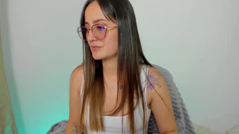 Nina online show from September 2025 07:59:02 PM