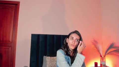 Nina online show from October 2025 06:37:01 PM