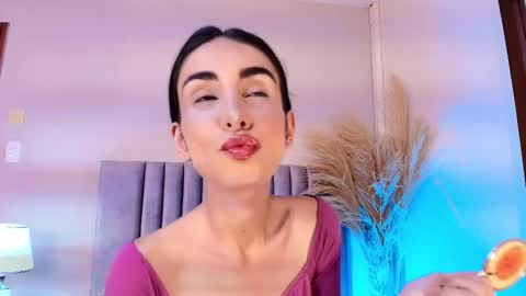 Nina online show from October 2025 06:35:02 PM