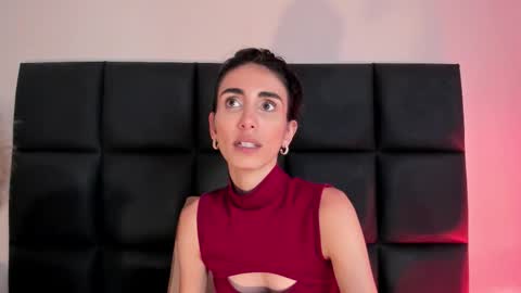 Nina online show from December 2025 06:14:03 PM