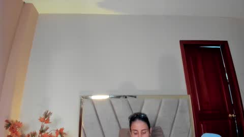 Nina online show from December 2025 06:27:02 PM