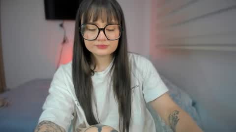 Snapshot of ninavolkov chatting on March 2026 11:43:01 PM ninavolkov online show from March 2026 11:43:01 PM