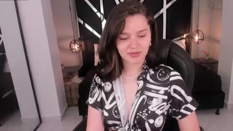 Snapshot of nini_solei chatting on April 2026 07:49:02 PM nini_solei online show from April 2026 07:49:02 PM