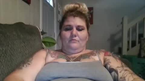 Snapshot of niquielove chatting on September 2025 01:56:01 PM September Sapphire online show from September 2025 01:56:01 PM