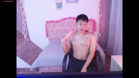 Snapshot of noa_hot69 chatting on May 2026 01:45:01 AM Noah online show from May 2026 01:45:01 AM
