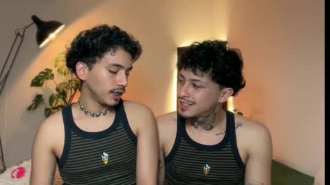 noah_and_steven online show from May 2026 10:15:02 PM