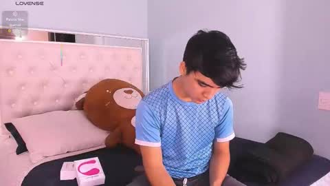 Snapshot of noah_big_cock_ chatting on October 2025 04:42:01 AM Noah online show from October 2025 04:42:01 AM