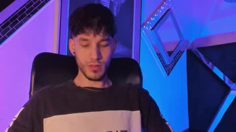 Noah Brigth online show from December 2025 08:39:01 PM