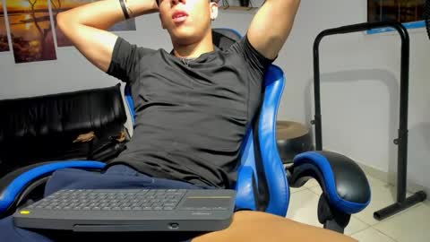 noah_flynn1 online show from November 2025 06:45:02 AM