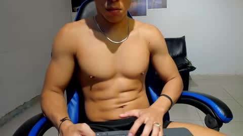 noah_flynn1 online show from February 2026 09:46:01 AM