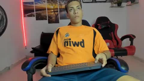 noah_flynn1 online show from March 2026 10:41:01 AM