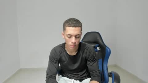 noah_flynn1 online show from March 2026 12:16:01 PM