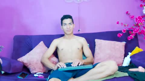 Snapshot of noah_greenhart chatting on February 2026 03:07:01 PM Noah online show from February 2026 03:07:01 PM