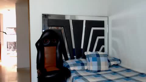 Noah Harris01 online show from November 2025 02:05:01 PM