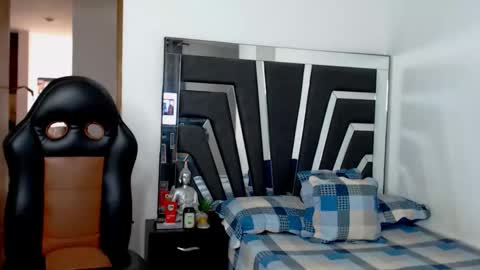 Noah Harris01 online show from February 2026 01:07:02 PM