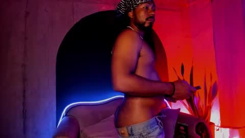 Snapshot of noah_jones__ chatting on December 2024 08:25:02 AM Noah online show from December 2024 08:25:02 AM