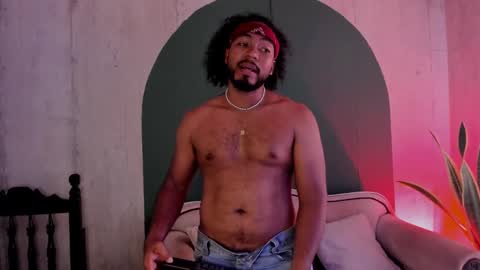 Snapshot of noah_jones__ chatting on January 2025 07:18:01 PM Noah online show from January 2025 07:18:01 PM