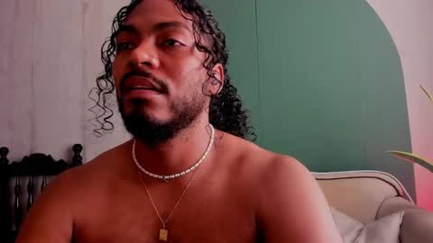 Snapshot of noah_jones__ chatting on January 2025 08:28:01 PM Noah online show from January 2025 08:28:01 PM