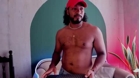 Snapshot of noah_jones__ chatting on January 2025 05:06:01 PM Noah online show from January 2025 05:06:01 PM