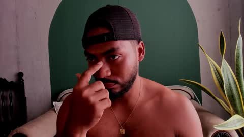 Snapshot of noah_jones__ chatting on February 2025 07:06:02 PM Noah online show from February 2025 07:06:02 PM