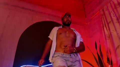 Snapshot of noah_jones__ chatting on February 2025 12:17:01 AM Noah online show from February 2025 12:17:01 AM