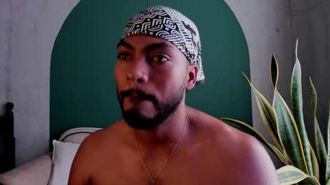 Snapshot of noah_jones__ chatting on February 2025 06:13:02 PM Noah online show from February 2025 06:13:02 PM